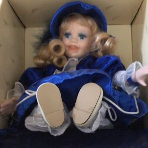 Musical CHRISTA COLLECTION DOLL orig box